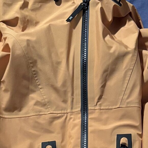 On Running Storm Jacket 🧥🧥 - Picture 10 of 12